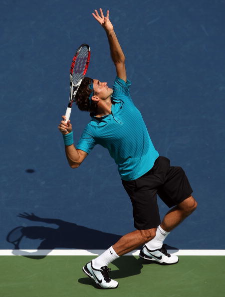 爱游戏App-费德勒重返赛场，险胜首场状态出色，西班牙队观众沸腾！